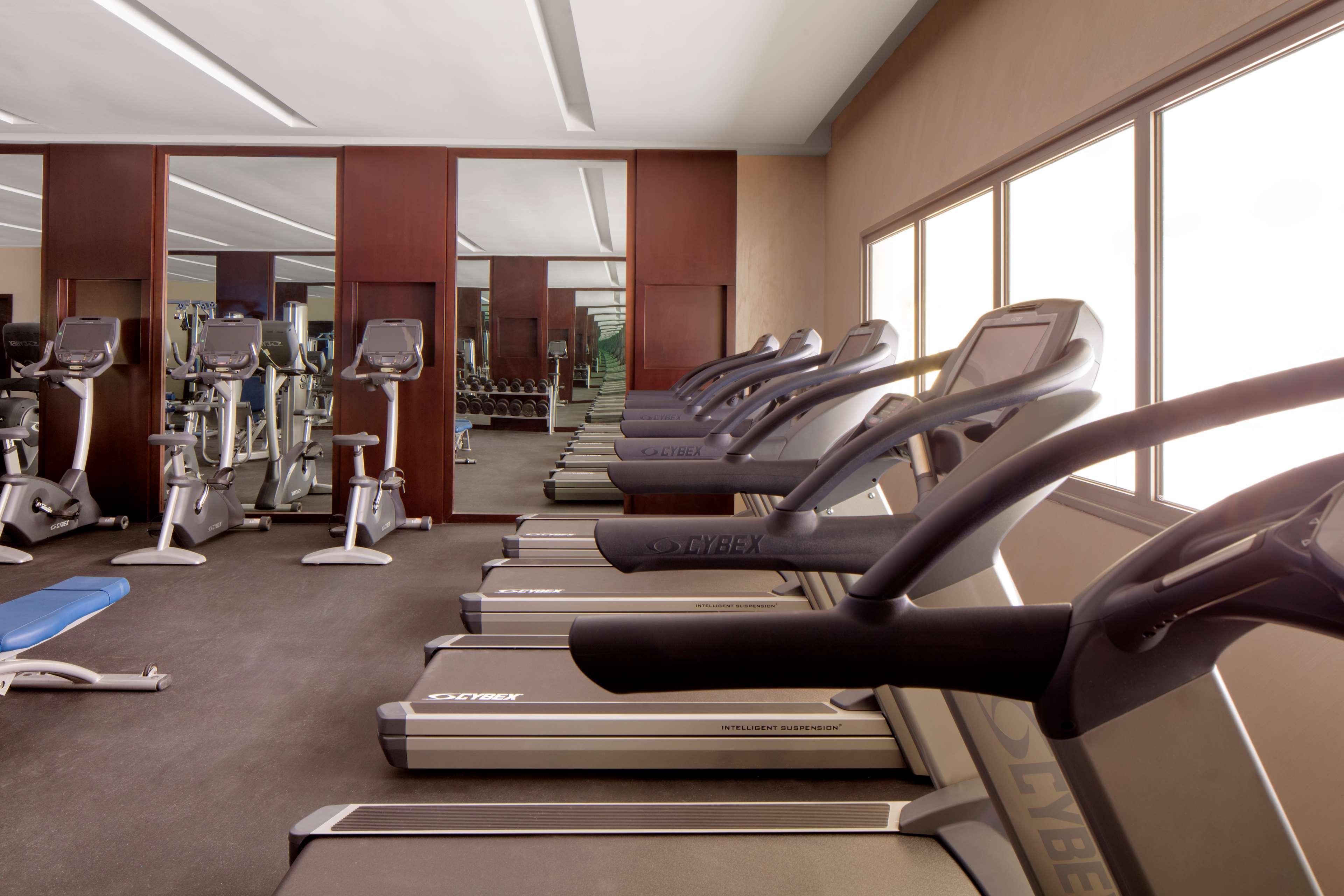 Radisson Blu Hotel & Resort, Sohar Ngoại thất bức ảnh The gym at the hotel