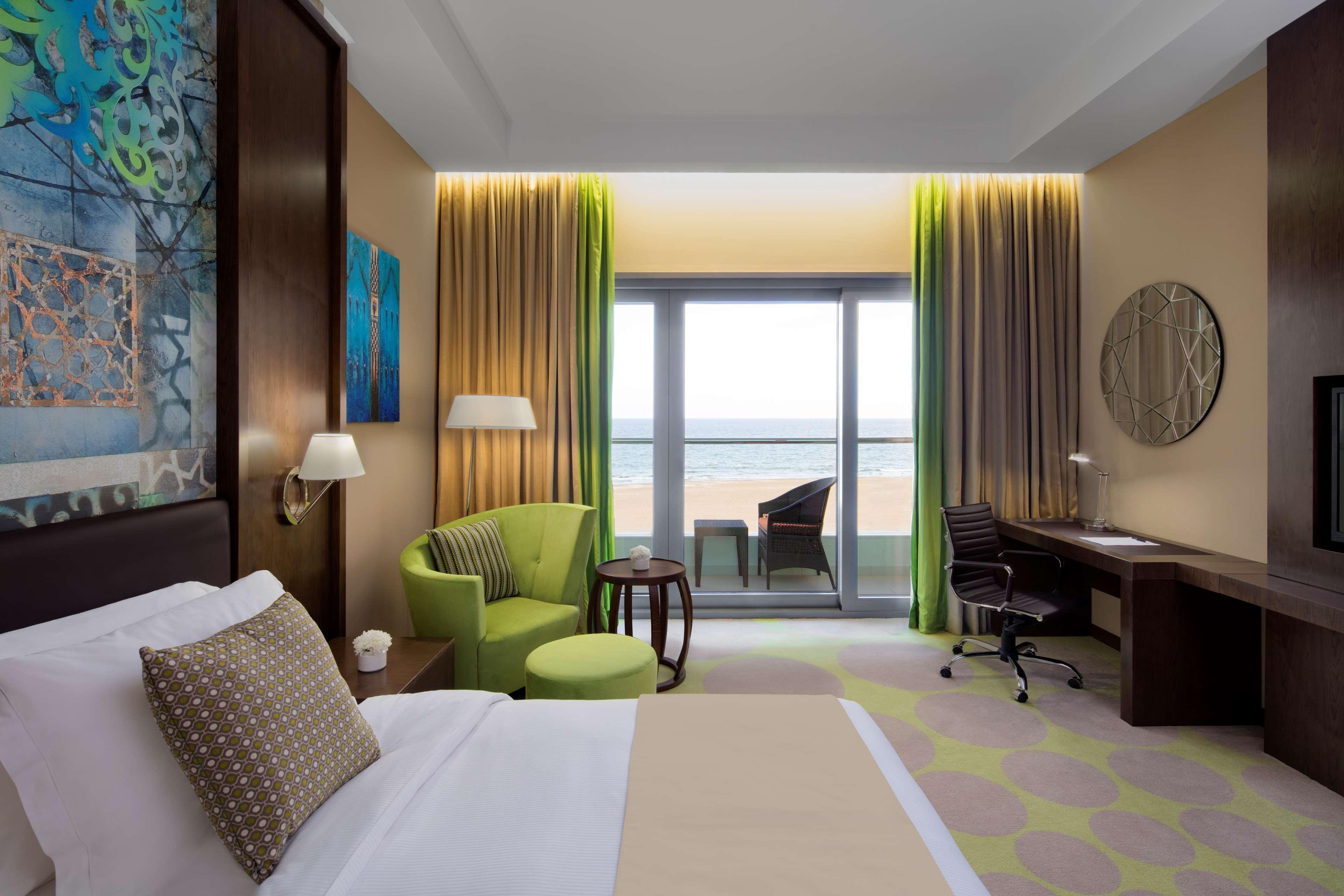 Radisson Blu Hotel & Resort, Sohar Ngoại thất bức ảnh Deluxe room