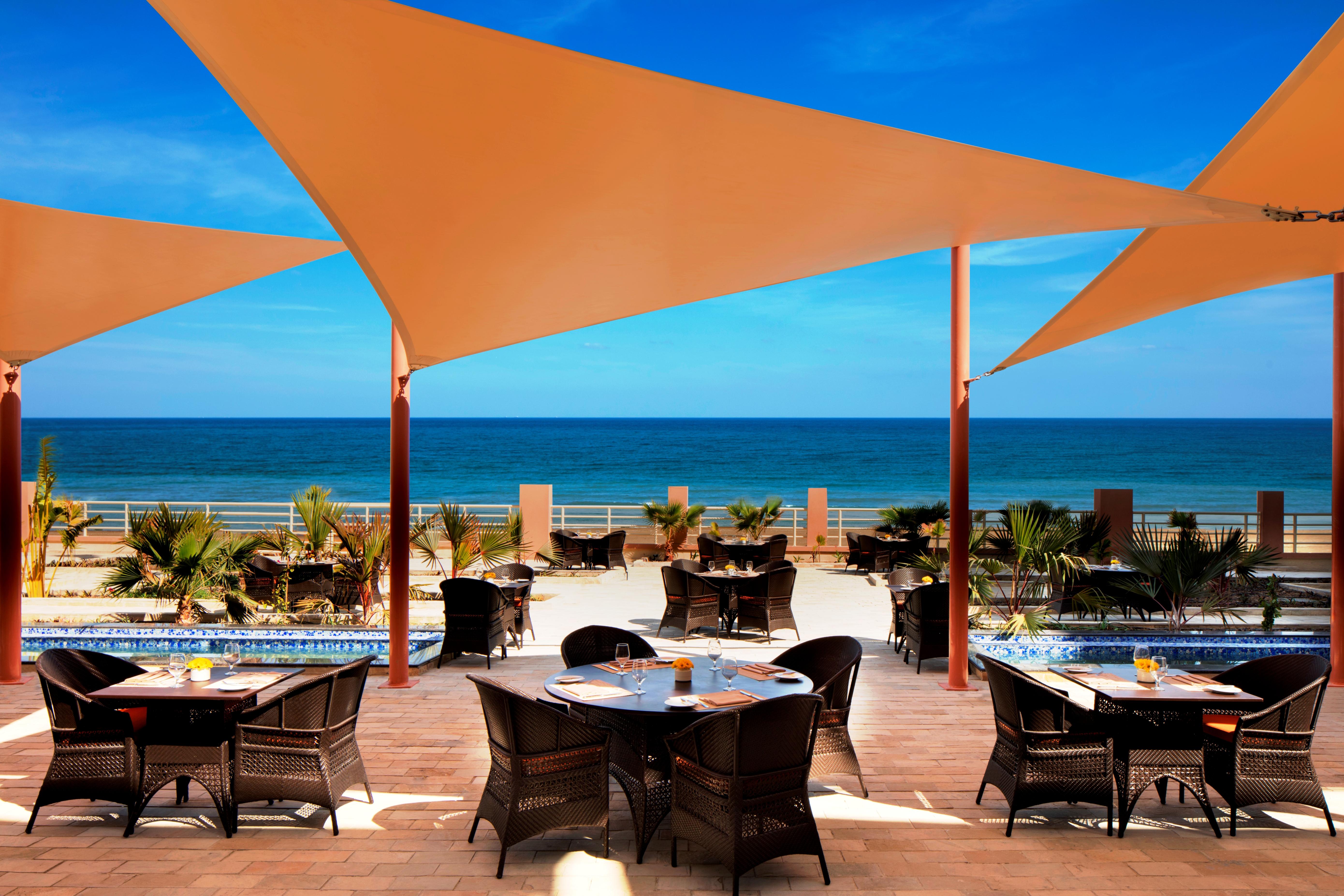 Radisson Blu Hotel & Resort, Sohar Ngoại thất bức ảnh The beach at the Sheraton Tel Aviv