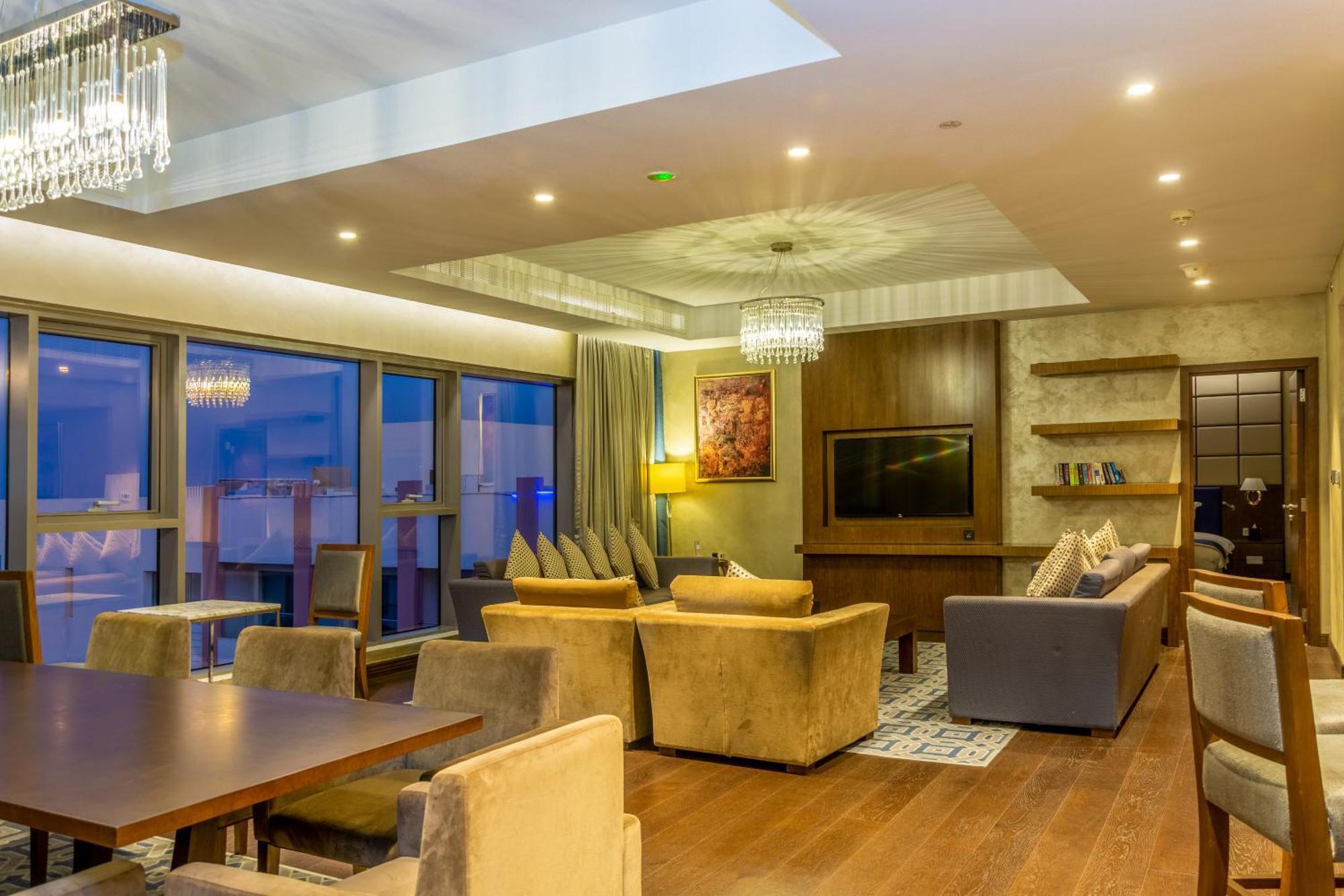 Radisson Blu Hotel & Resort, Sohar Ngoại thất bức ảnh The lounge at Kilimanjaro International Airport