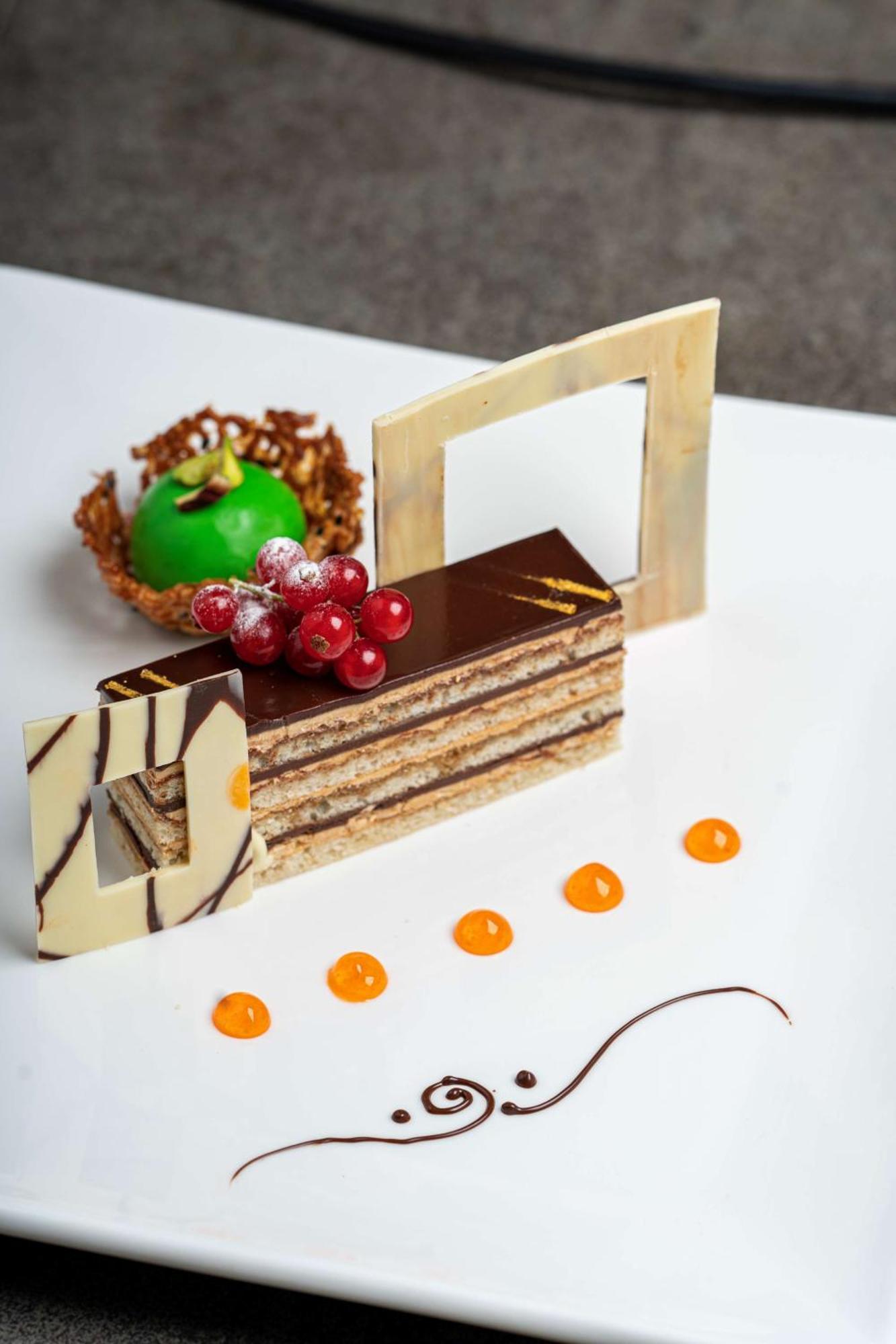 Radisson Blu Hotel & Resort, Sohar Ngoại thất bức ảnh A dobos torte