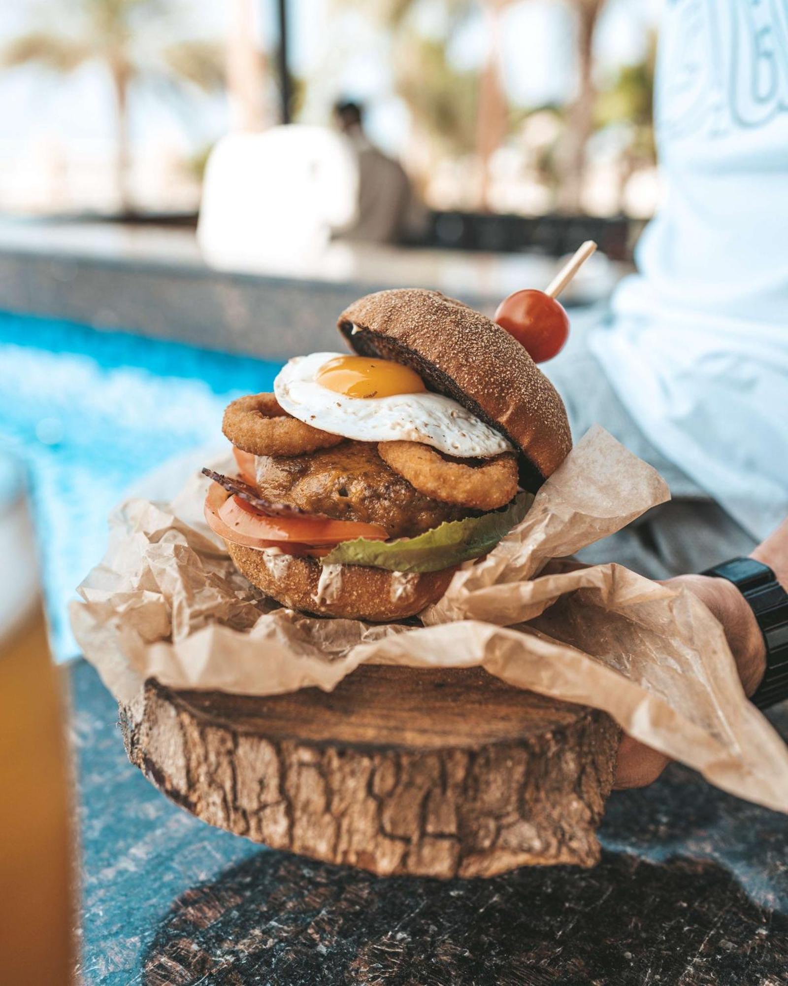Radisson Blu Hotel & Resort, Sohar Ngoại thất bức ảnh A burger with a fried egg