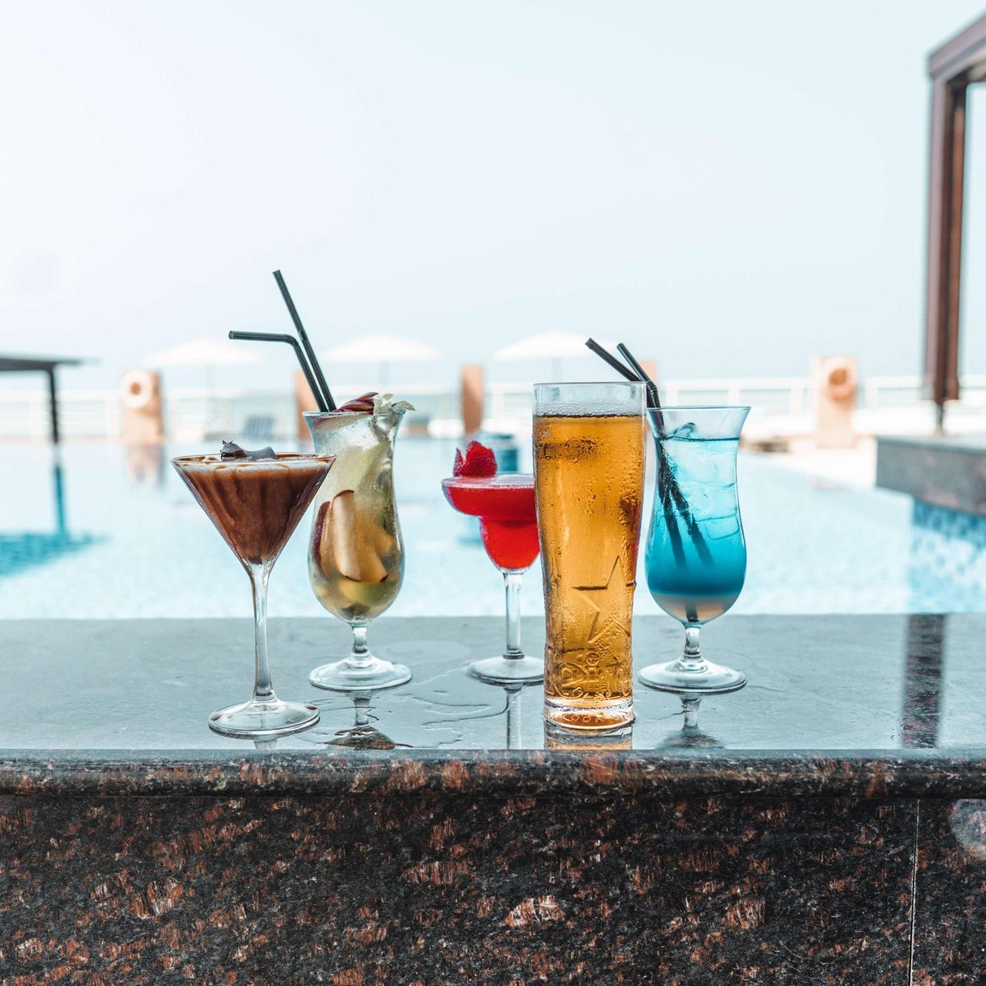 Radisson Blu Hotel & Resort, Sohar Ngoại thất bức ảnh A selection of cocktails
