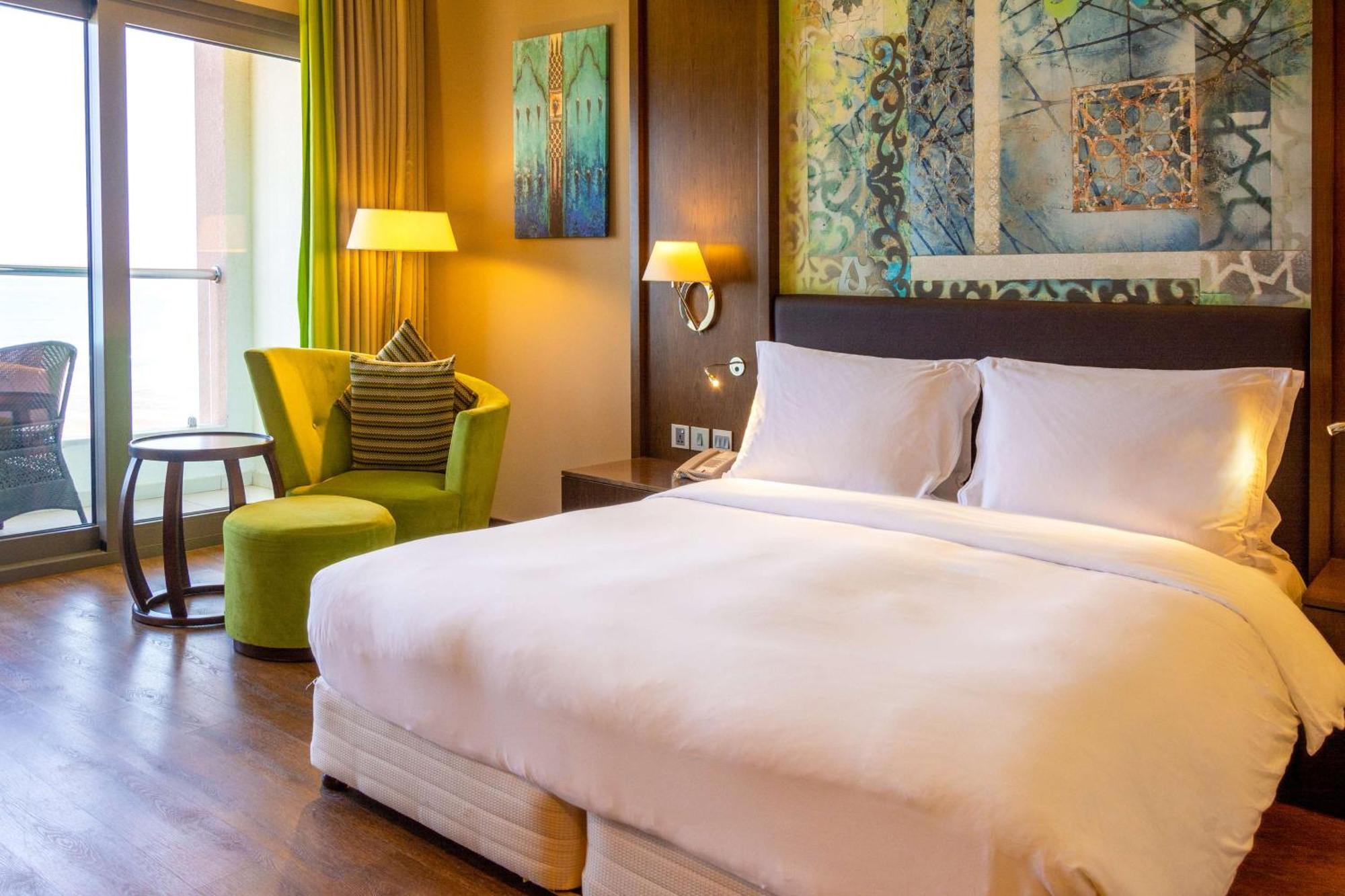 Radisson Blu Hotel & Resort, Sohar Ngoại thất bức ảnh A room at the hotel