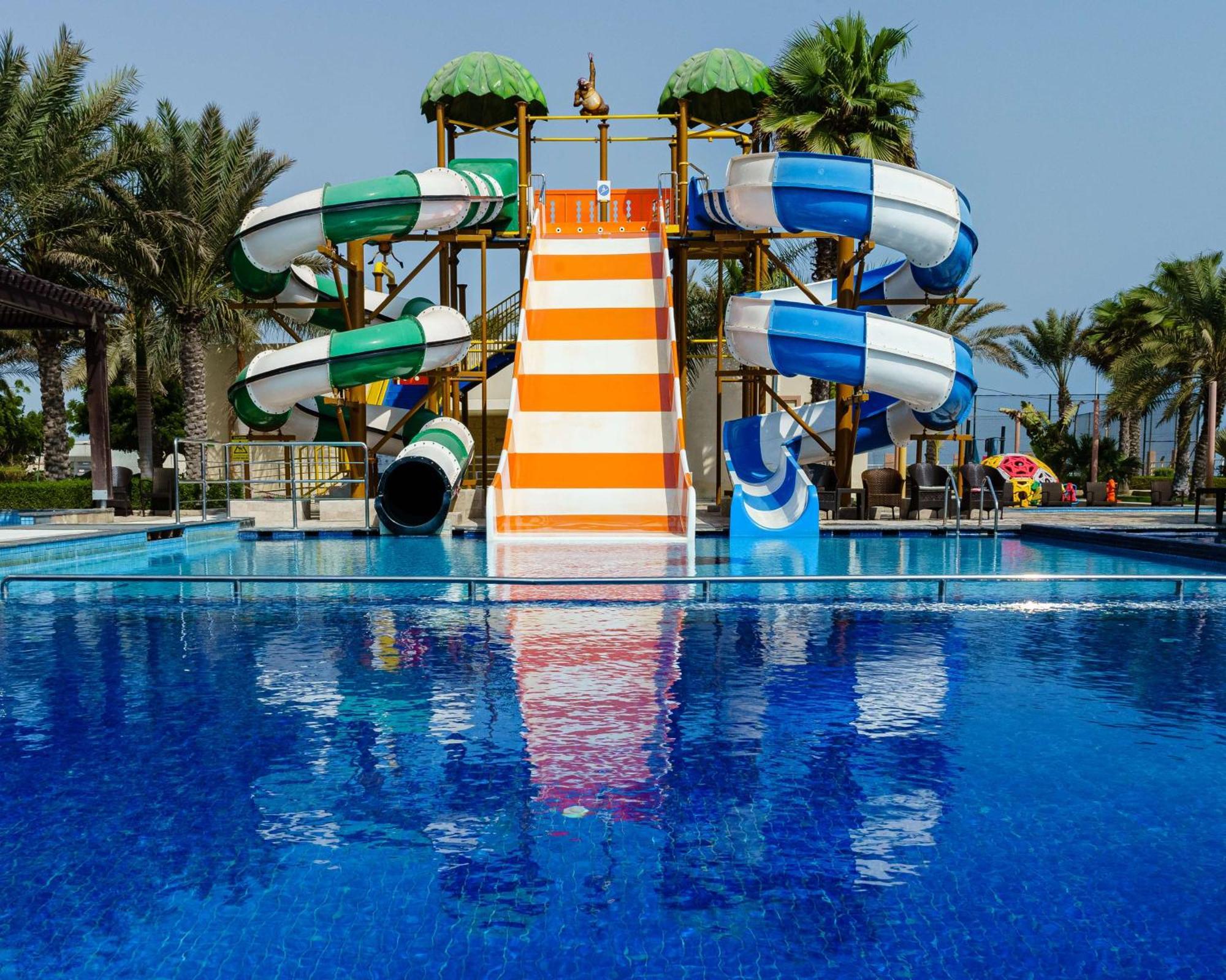 Radisson Blu Hotel & Resort, Sohar Ngoại thất bức ảnh Water park in Dubai