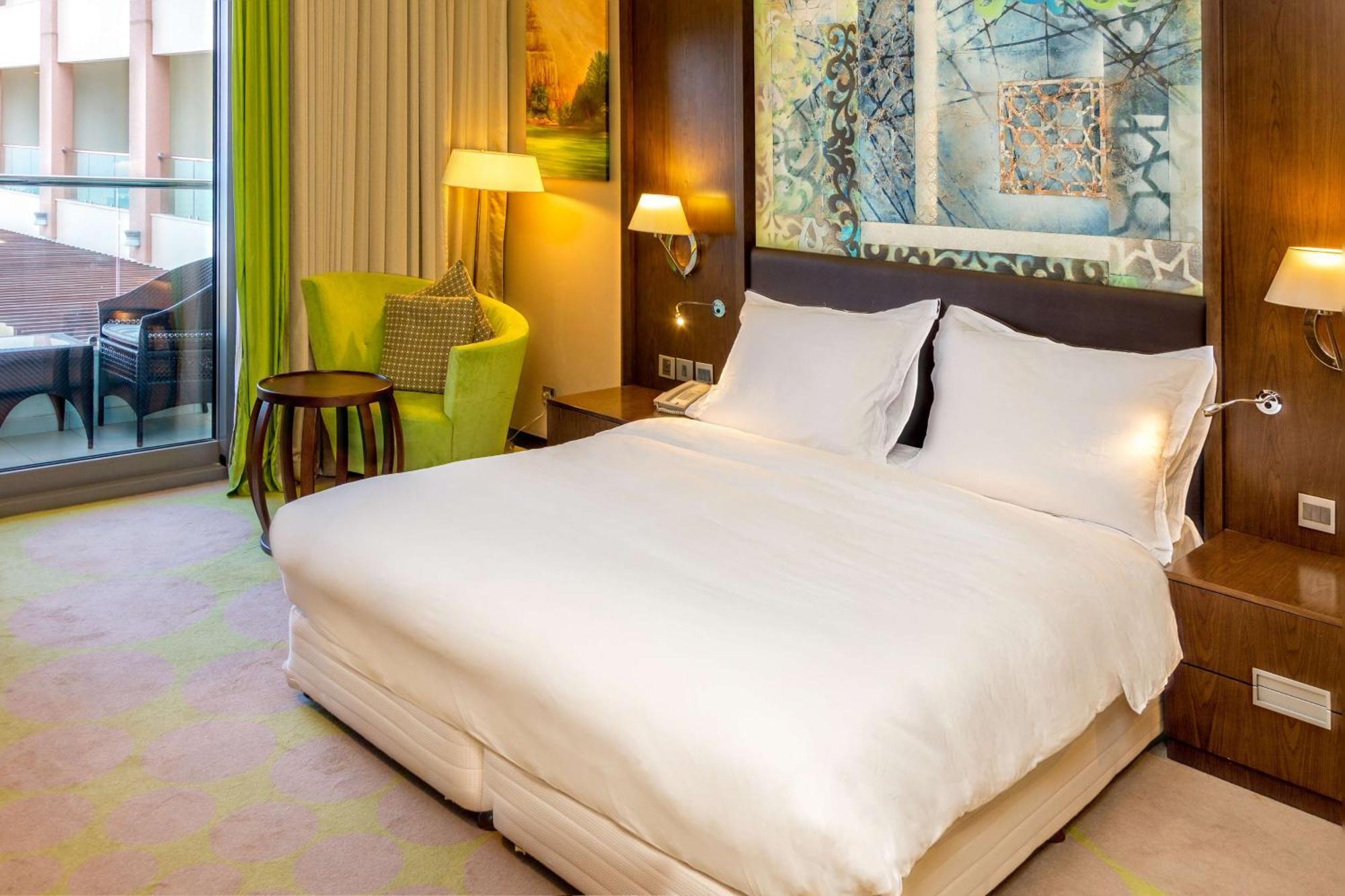 Radisson Blu Hotel & Resort, Sohar Ngoại thất bức ảnh A room at the hotel