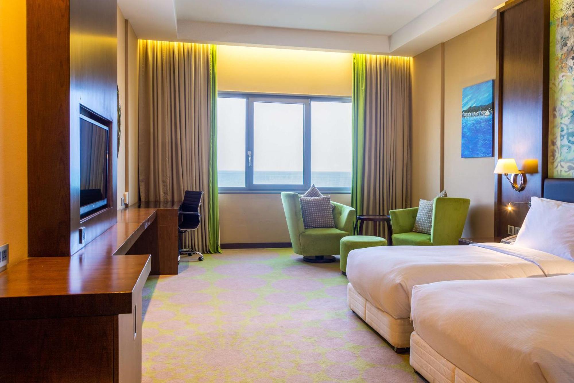 Radisson Blu Hotel & Resort, Sohar Ngoại thất bức ảnh Deluxe room
